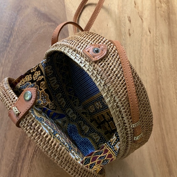 Balinese Rattan Purse - Picture 4 of 6